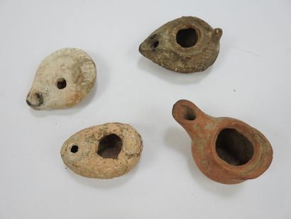 Quatre lampes byzantines/islamiques en céramique....