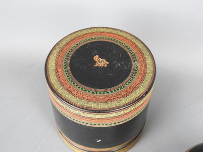 BIRMANIA: Two lacquered bamboo boxes decorated...