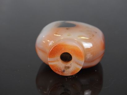 CHINE - Vers 1900
Flacon tabatière en agate...