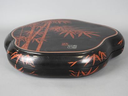JAPAN: Polylobed lacquered wood box with...