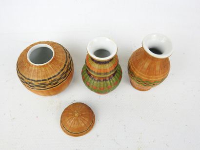 VIETNAM : Partie de service de table en porcelaine...
