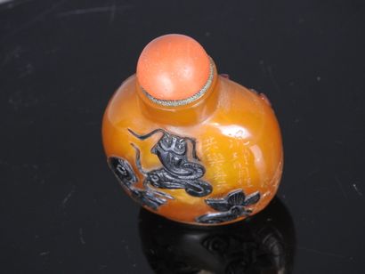 CHINA - 20th century
Orange glass snuff bottle...
