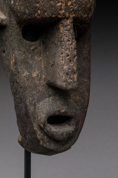BAMANA, Mali.
Wood inlaid with a deep patina...