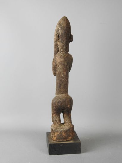 DOGON, Mali : Thick wood with a crusty sacrificial...