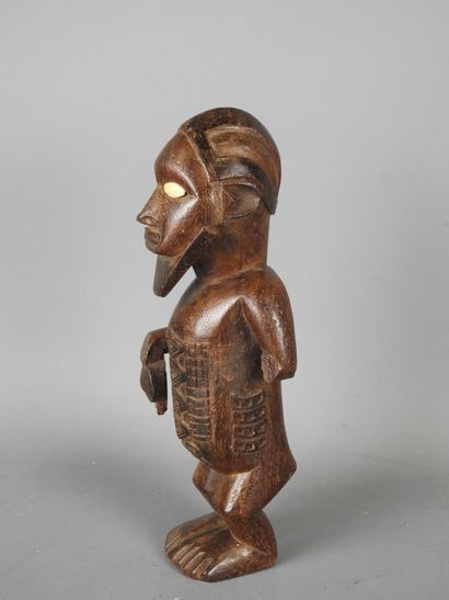 BEMBE, DRC
Wood, brown patina
Statue representing...