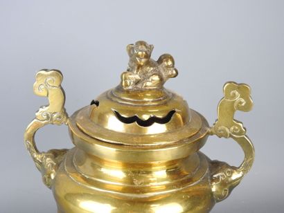 BRULE PARFUM en bronze et laiton doré reposant...