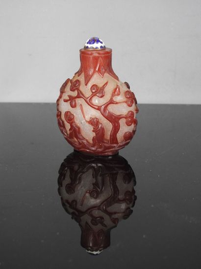 CHINE - XXe siècle
Flacon tabatière en verre...
