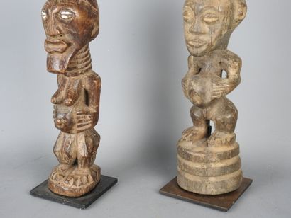 SONGYE, RDC : Deux statues de pouvoir en...