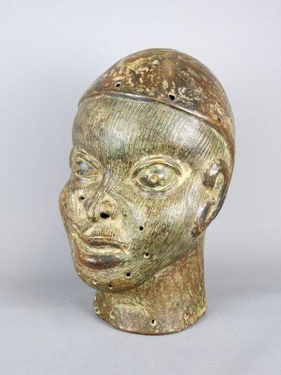 NIGERIA 
Tête de reine IFE au visage recouvert...