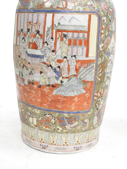 CHINA, Canton: Pair of large baluster-shaped...