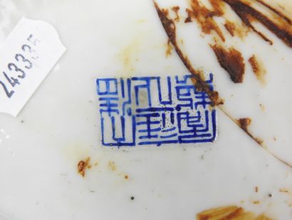 CHINE : coupe ovale en porcelaine à décor...