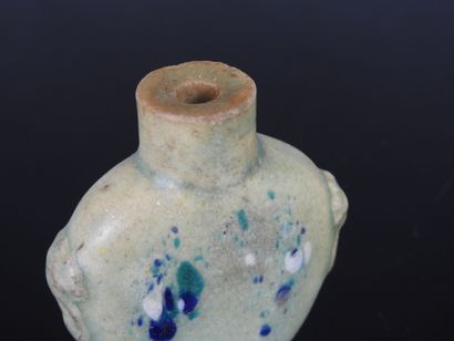 CHINA - Circa 1900
Flat-shaped snuff bottle...