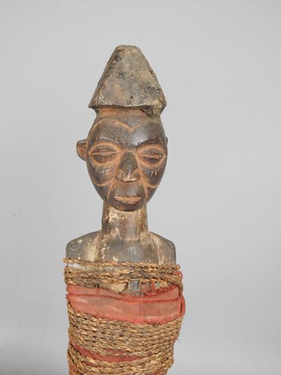 YAKA, République Démocratique du Congo.
Bois,...