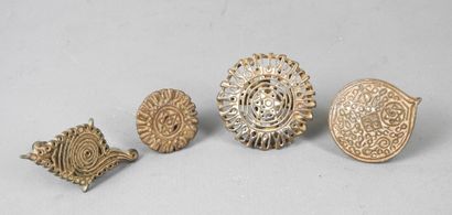 INDES - Moghol : 3 petits tampons en bronze...