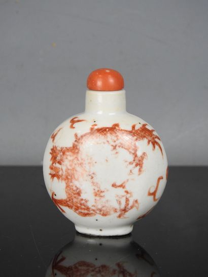 CHINA - Circa 1900
Porcelain baluster-shaped...