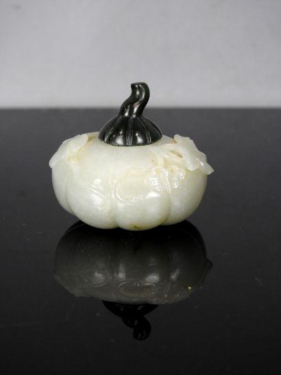CHINA - 18th/19th century
Small celadon jade...