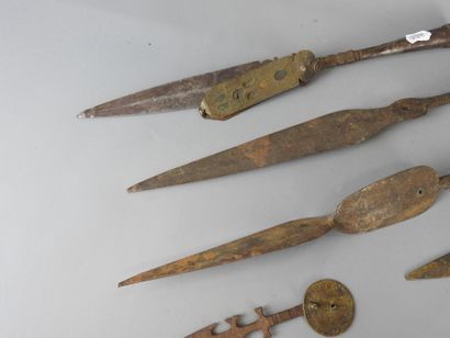 THREE arrowheads and two harpoon heads in...
