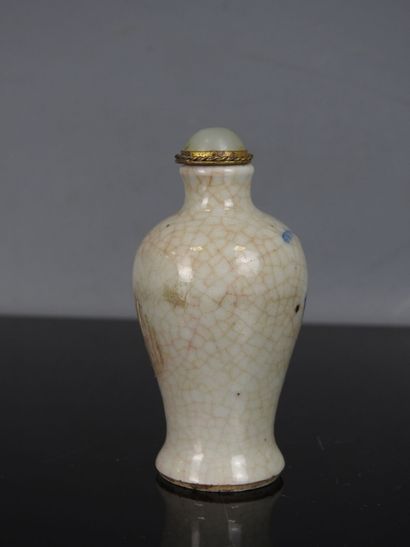 CHINA - Circa 1900
Blue-white porcelain snuff...