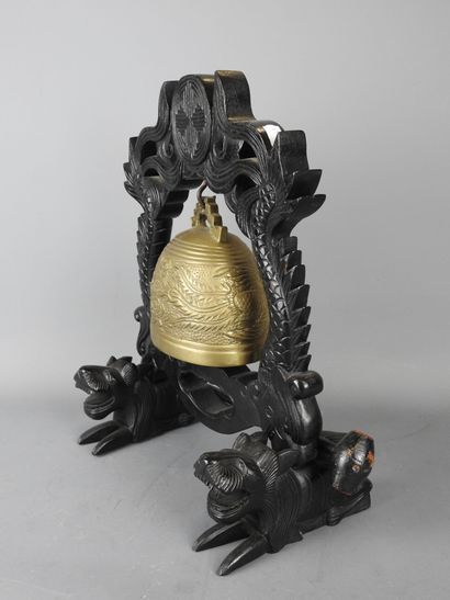 CHINE : Gong en bois découpé et sculpté à...