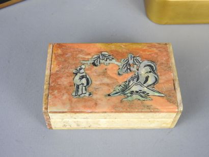 PETITE BOITE de forme rectangulaire en pierre...