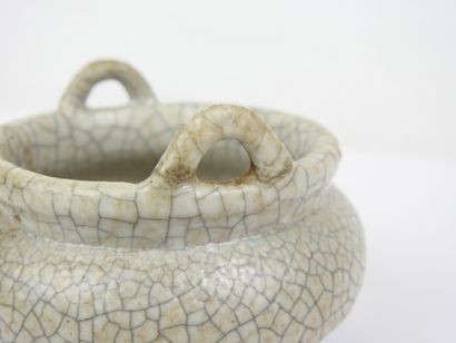 CHINA: Small cracked porcelain perfume burner...