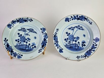 CHINE, XVIIIe.
Série de deux assiettes creuses...