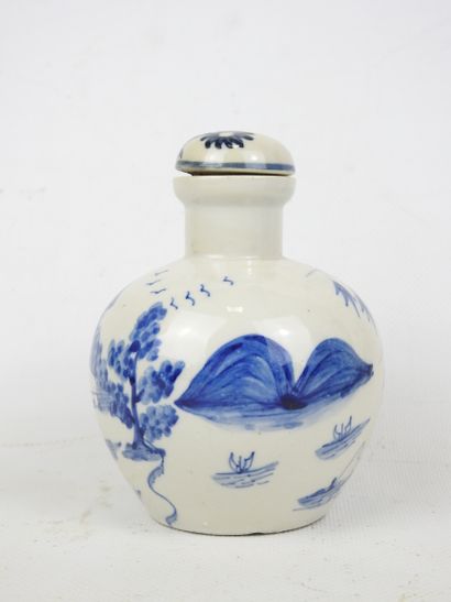 CHINE : Pot à gingembre de forme quadrilobée...