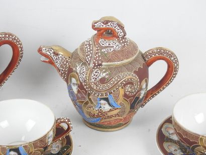 SATSUMA : Service à thé en porcelaine comprenant...