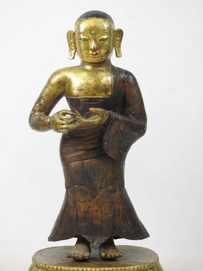 DISCIPLE de BOUDDHA en cuivre repoussé doré,...