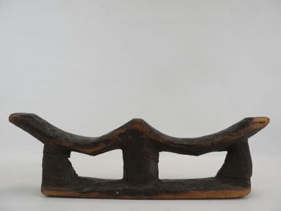 Kuba, République Démocratique du Congo.
Appuie-nuque...