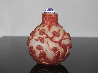 CHINE - XXe siècle
Flacon tabatière en verre...