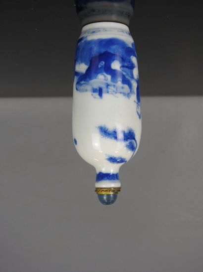CHINA - 19th century
Blue-white porcelain...