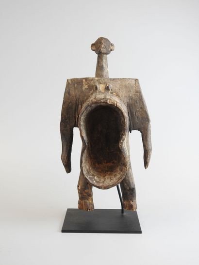 Rare et ancienne coupe figurative «Gbene»,...