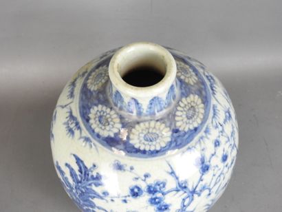 CHINA: Porcelain vase with white-blue landscape...
