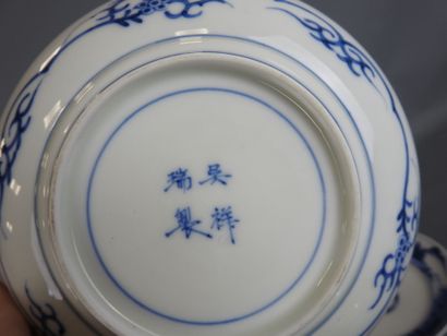 CHINE : Trois coupelles en porcelaine blanc...