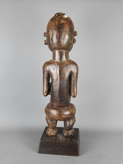KUYU, RDC: Statue représentant un personnage...