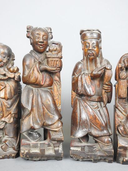 CHINE ou VIETNAM: Neuf statuettes en bois...
