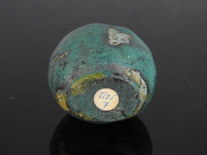 CHINA - 19th century
Carved turquoise snuff...