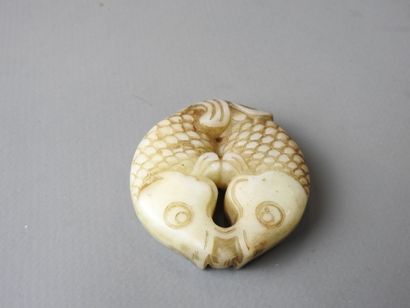 Jade MEDAL with two carps. Diameter: 5cm...