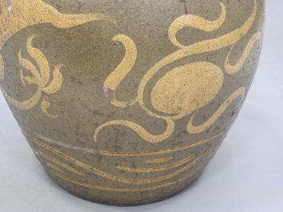 CHINA, in the taste of : Large terracotta...