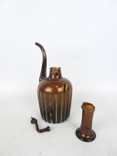 Ottoman amber glass VERSEUSE. H. 17 cm. Broken...