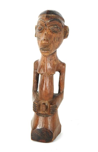 STATUETTE Fétiche masculine en bois sculpté....