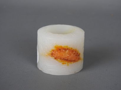 DISQUE BI en jade veiné rouille. Haut : ...