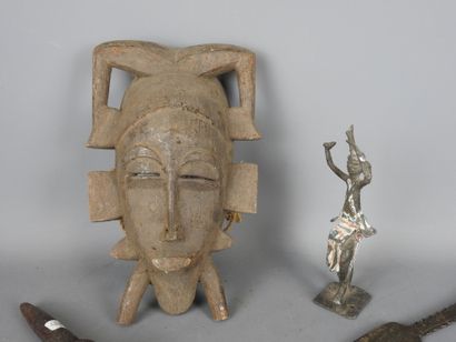 COTE d'IVOIRE: Five objects including a KPELIE...