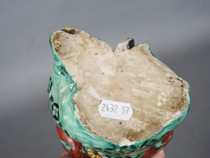 CHINE : Sujet en porcelaine polychrome représentant...