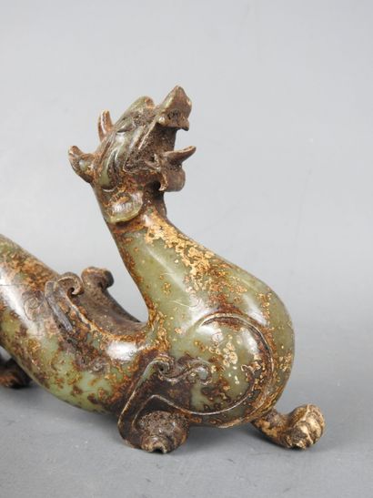 CHINE : Dragon en pierre verte et bronze....