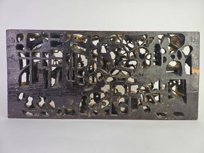 CHINE, XXe.
Panneau en bois richement sculpté...
