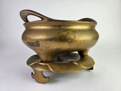 VIETNAM, fin XIXe.
Brûle parfum tripode en...