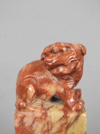 CHINE : Réunion de 5 sceaux en pierre dure...