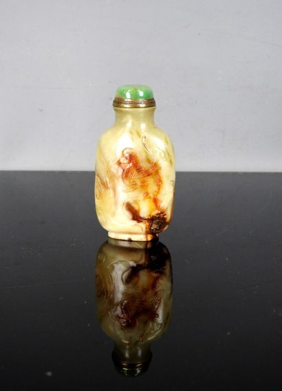 CHINE - XIXe siècle
Flacon tabatière en jade...